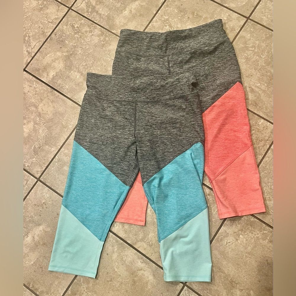 Colorblock High-Waist Capri Leggings - Gray with Aqua & Coral